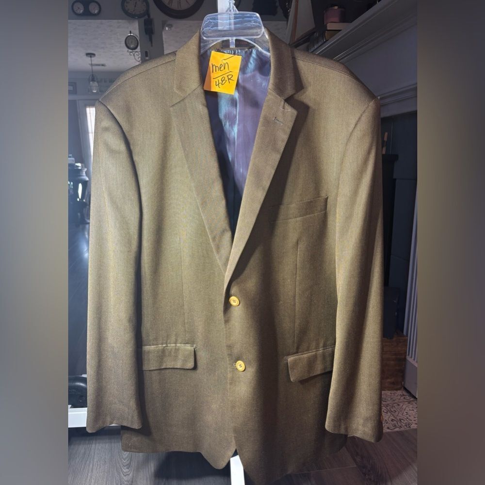Men's Vitali Gold Two-Button Blazer Size 48R EPC